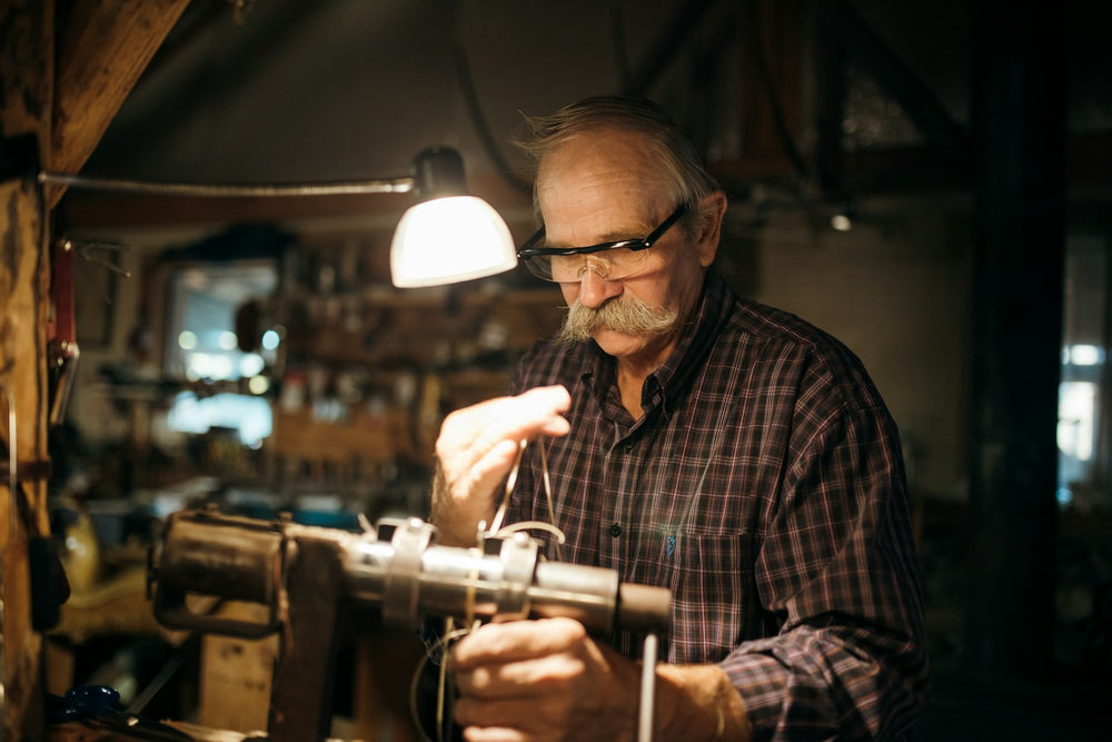 Savoir-faire français - geste d'atelier horloger