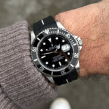 Black FKM rubber strap for Rolex Submariner worn on the wrist - Maison Brassel