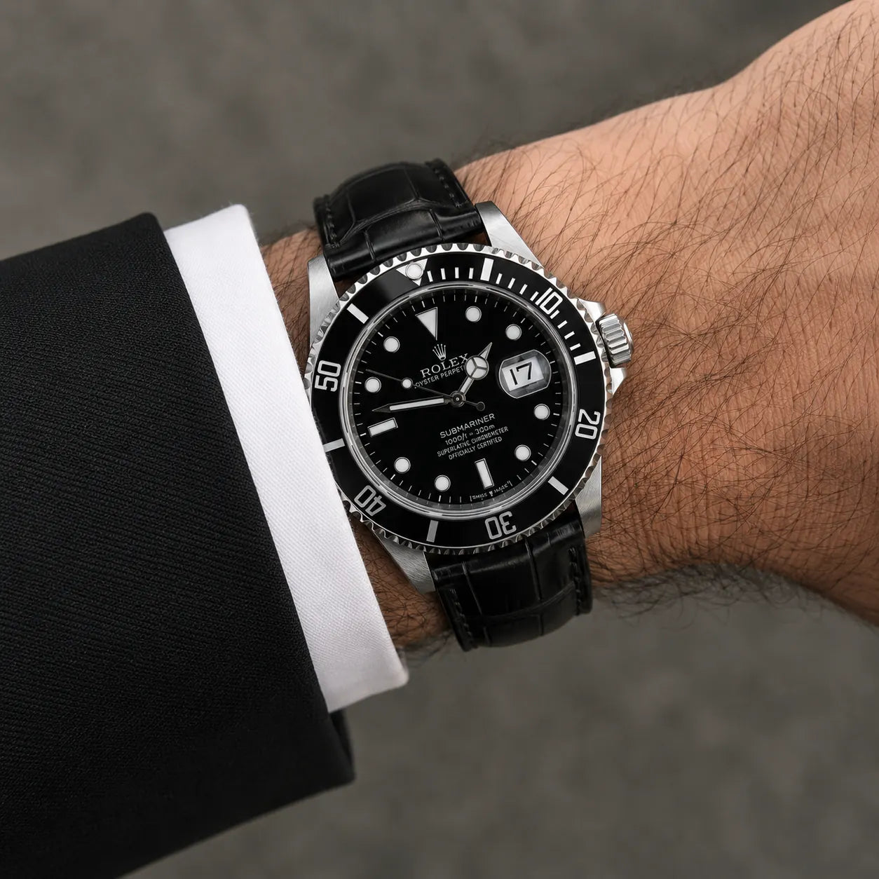 Black leather strap for Rolex Submariner worn on the wrist - Maison Brassel